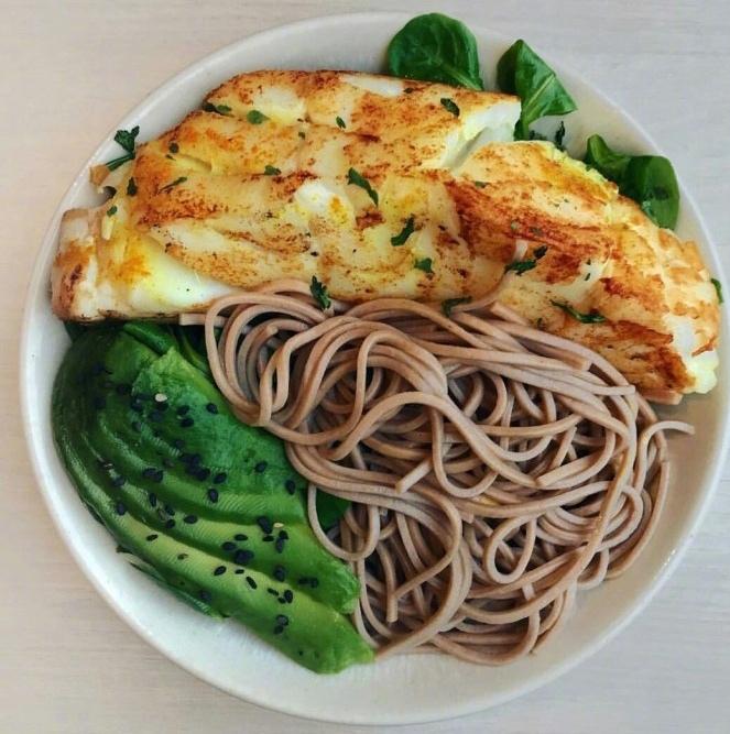 超营养的牛油果西餐