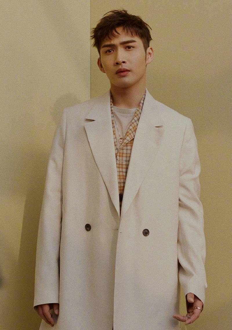 张彬彬超帅时尚杂志写真