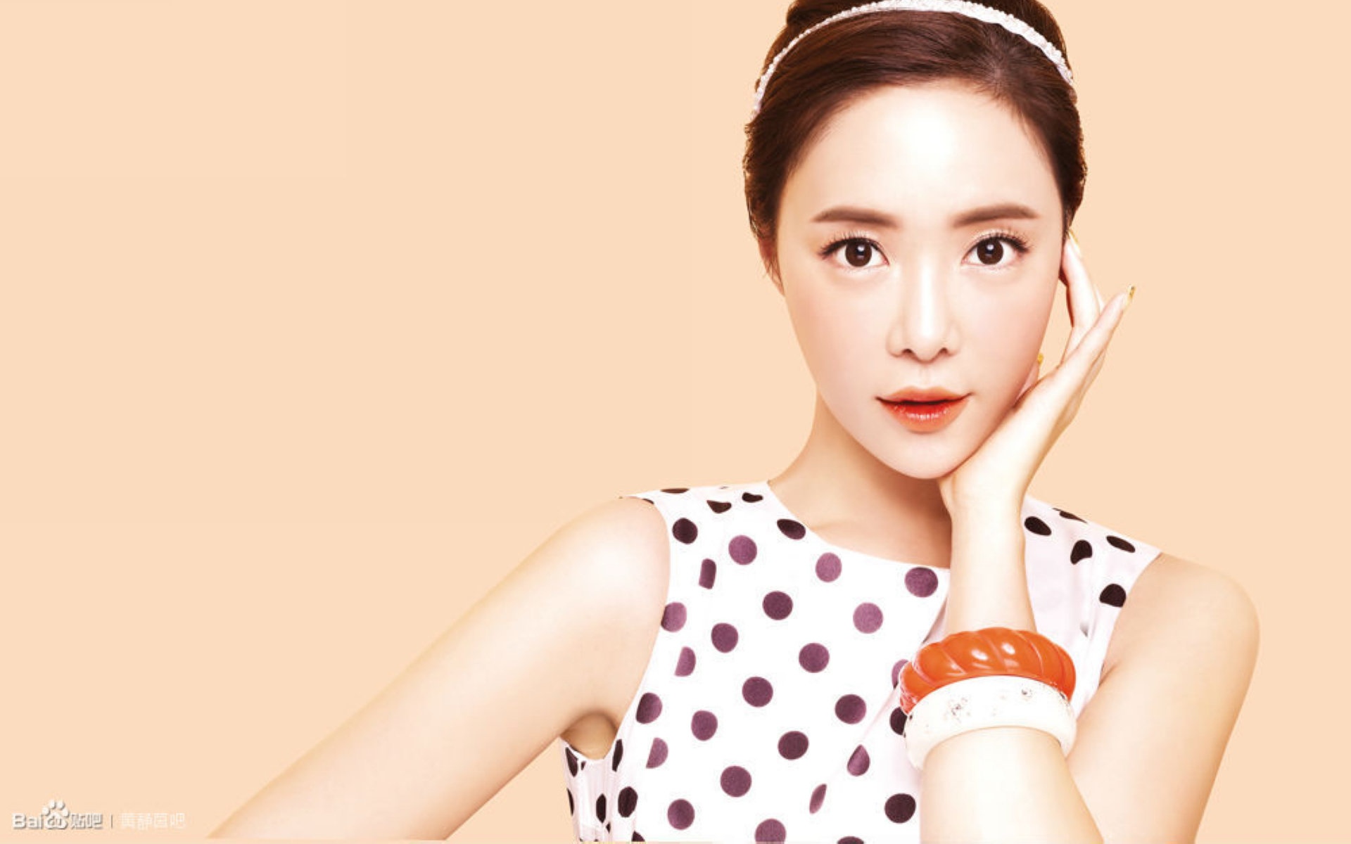 2018-11-20 颜色分 白色 关键词:  美女写真 女星模特 美女 黄静茵