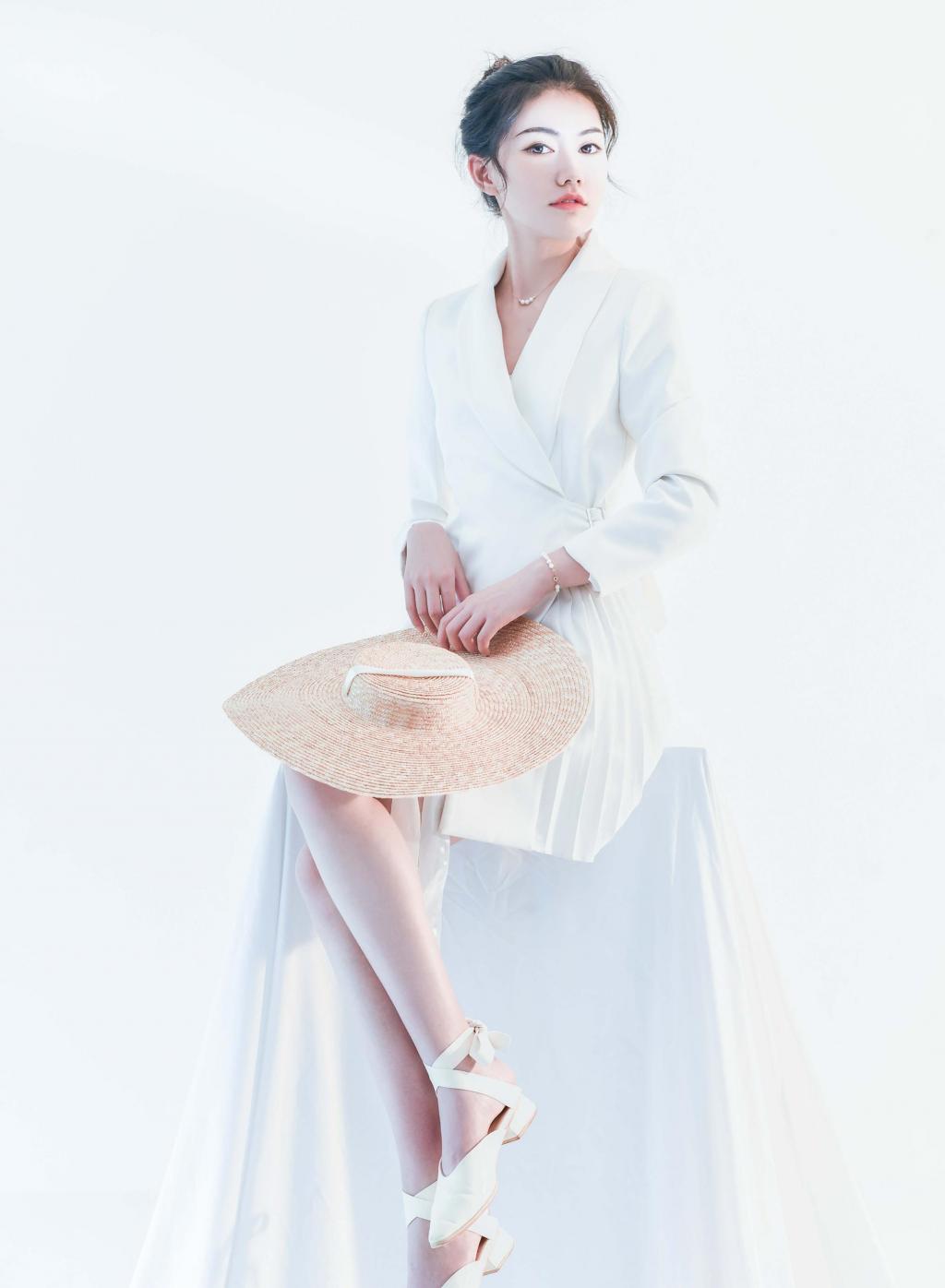 氧气美女白色西装气质美丽写真