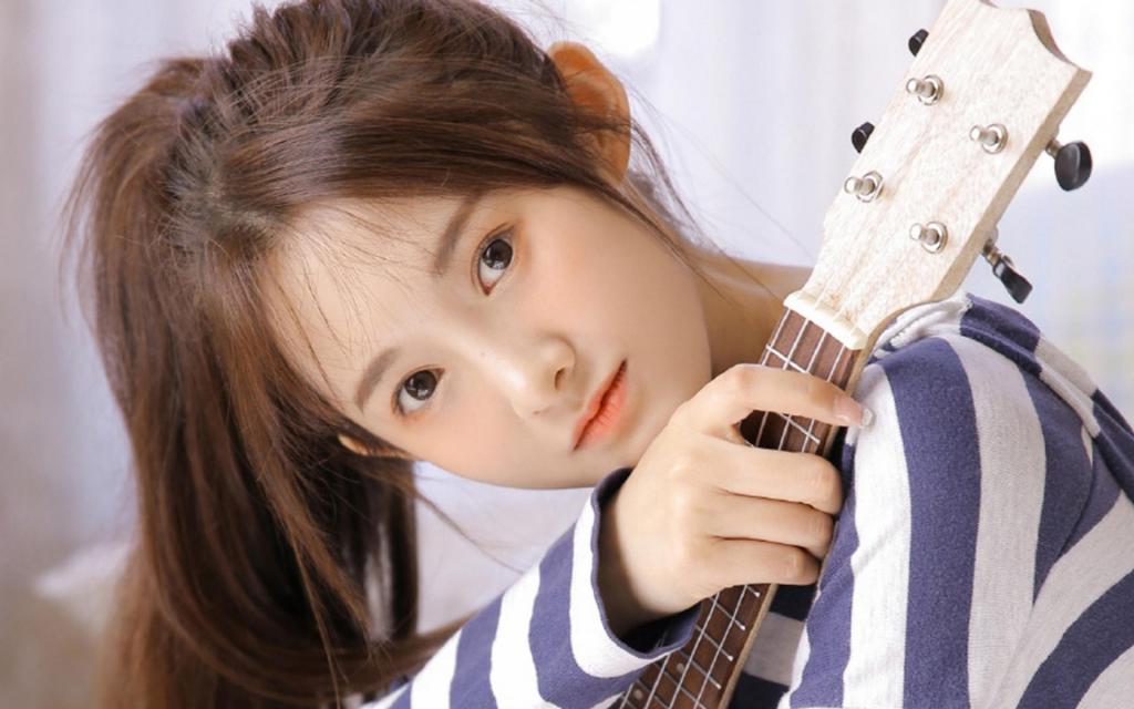 文艺气息元气少女清新白嫩闺房写真