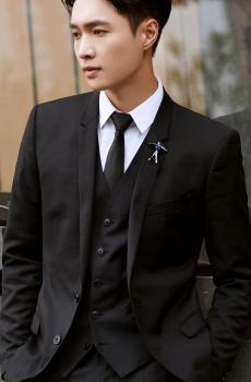 张艺兴帅气黑色西装街拍迷人写真-2