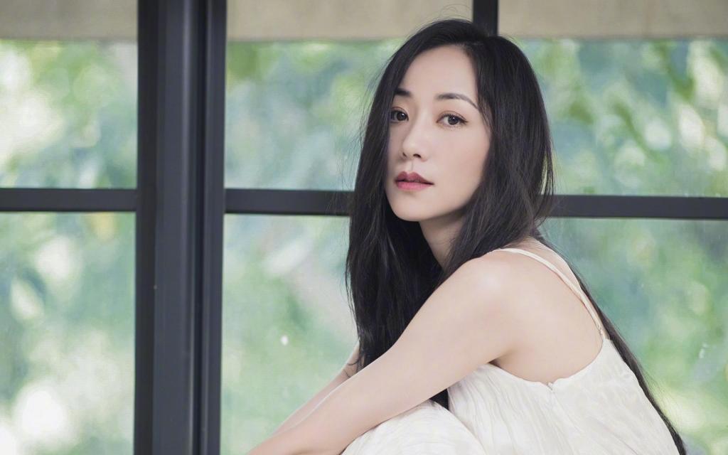 韩雪吊带白裙优雅性感写真