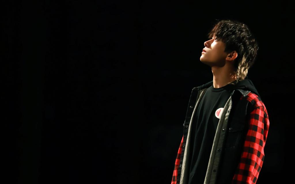 易烊千玺综艺写真