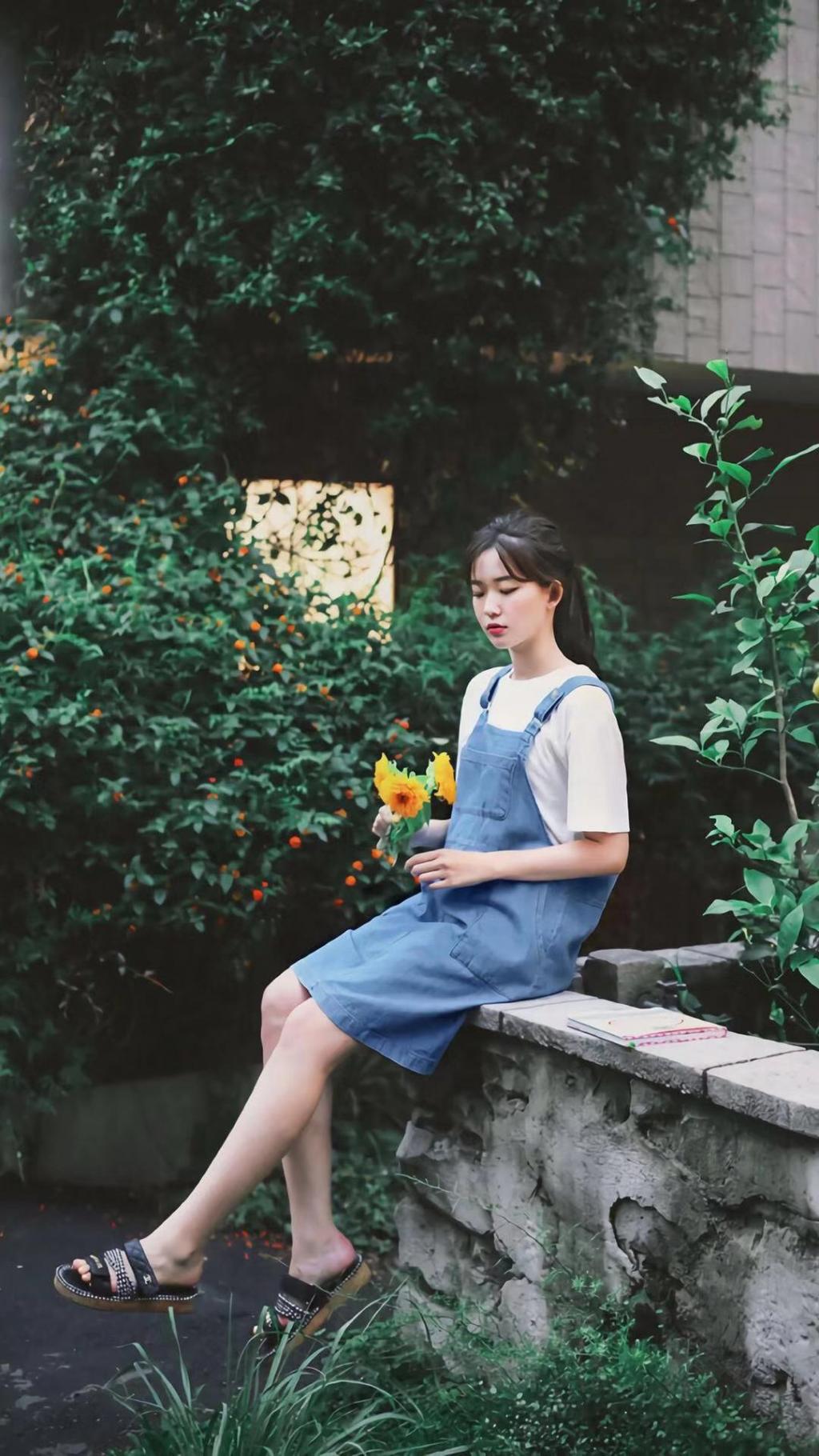 俏皮可爱女孩户外写真