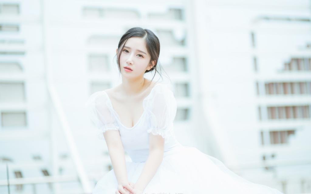 清新白衣女子