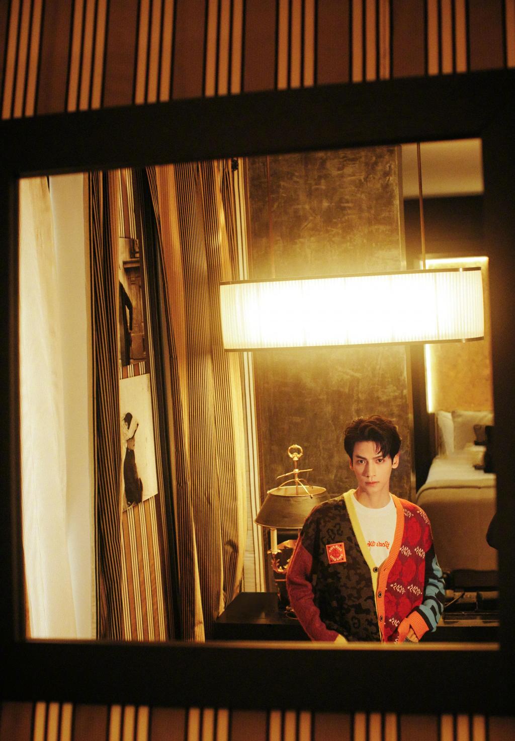 成熟型男罗云熙帅气时尚迷人写真