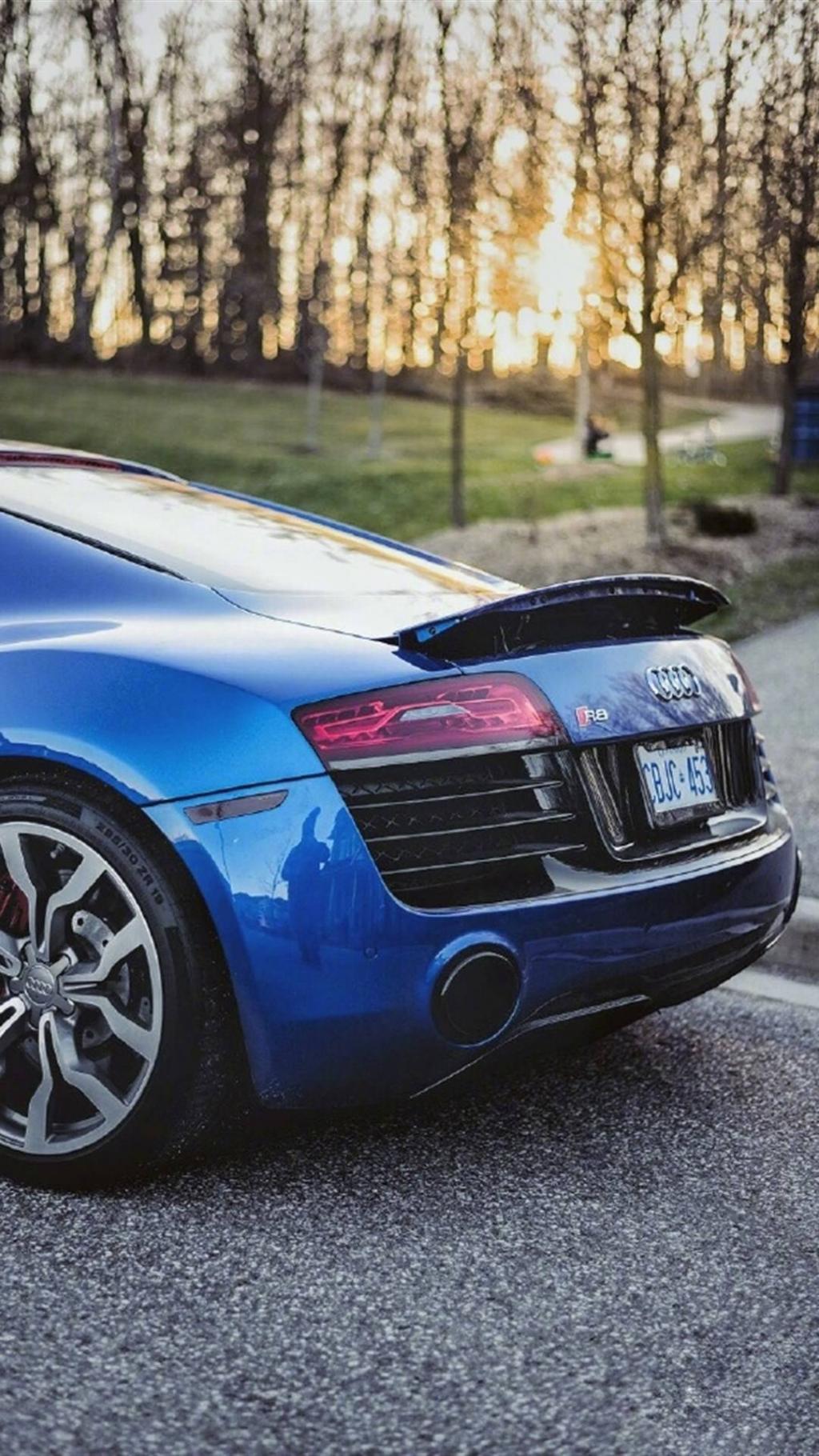 奥迪a8宝蓝色骚气逼人