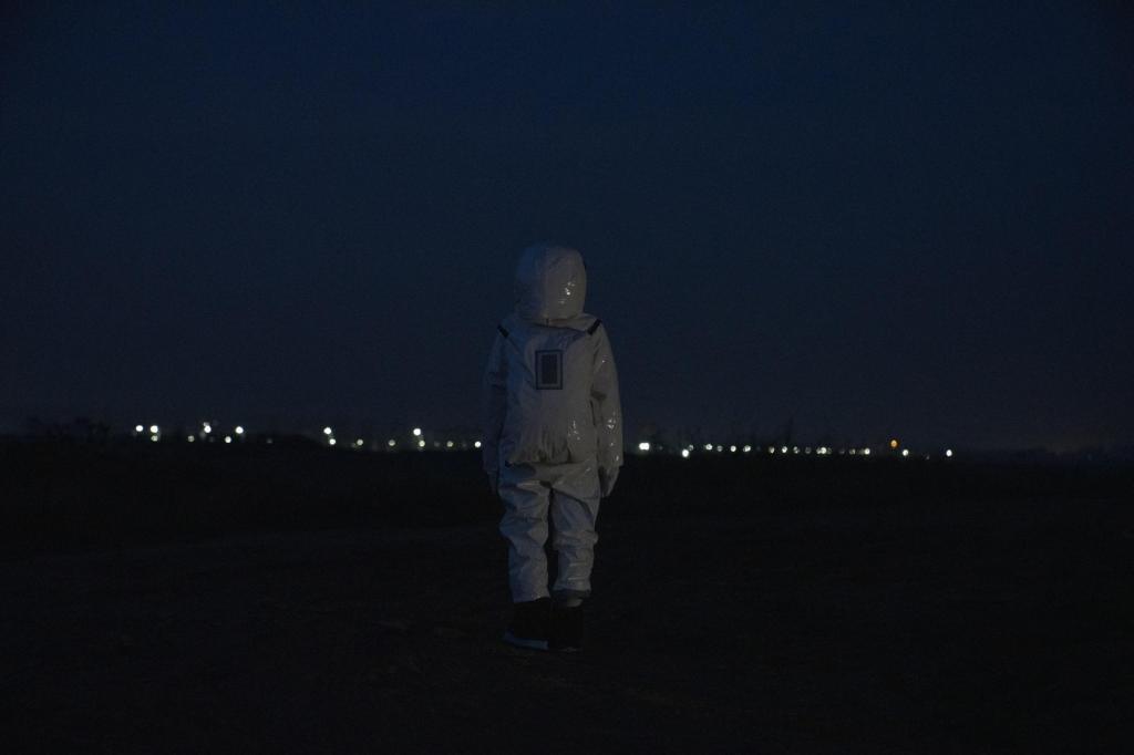 ins超火伤感孤独宇航员背景图