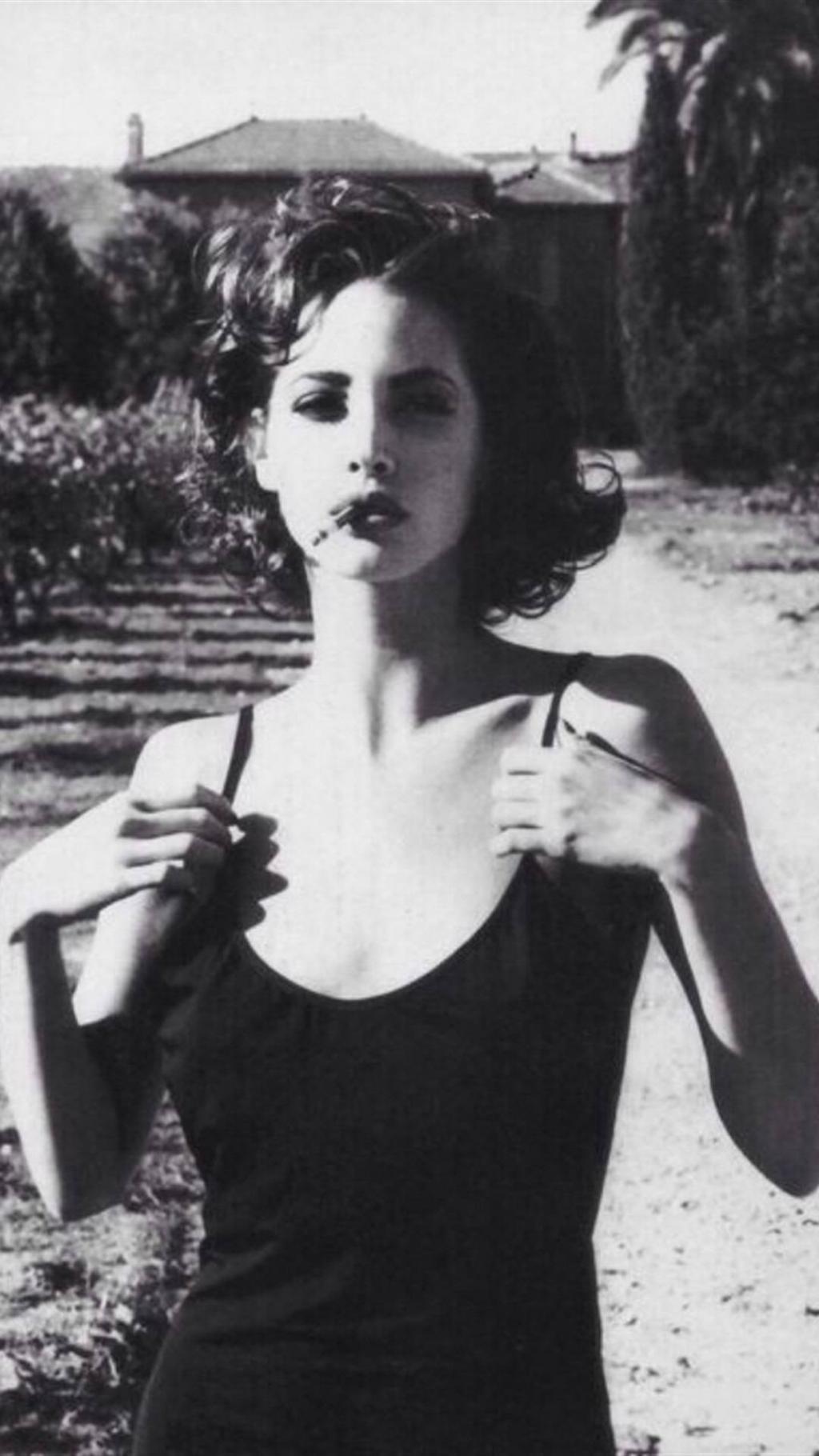 黑白欧美颓废香烟美女