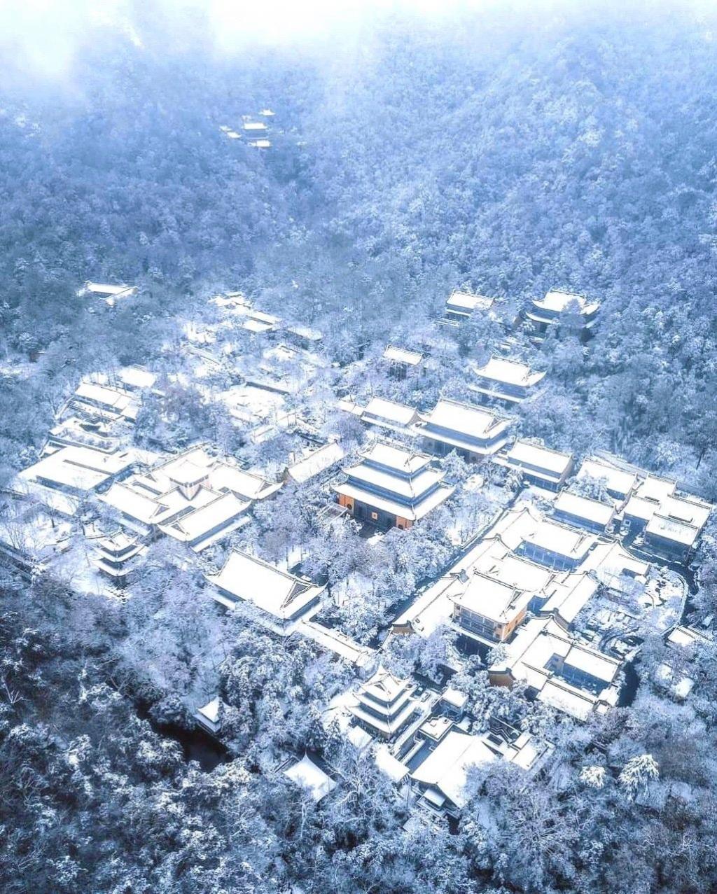 一朝江南雪,半梦醉人间