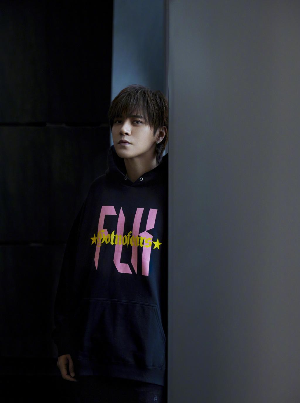 罗志祥时尚成熟写真