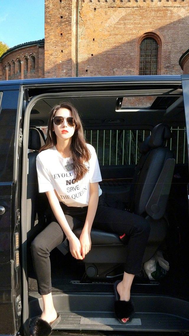 精选女星迪丽热巴街拍写真