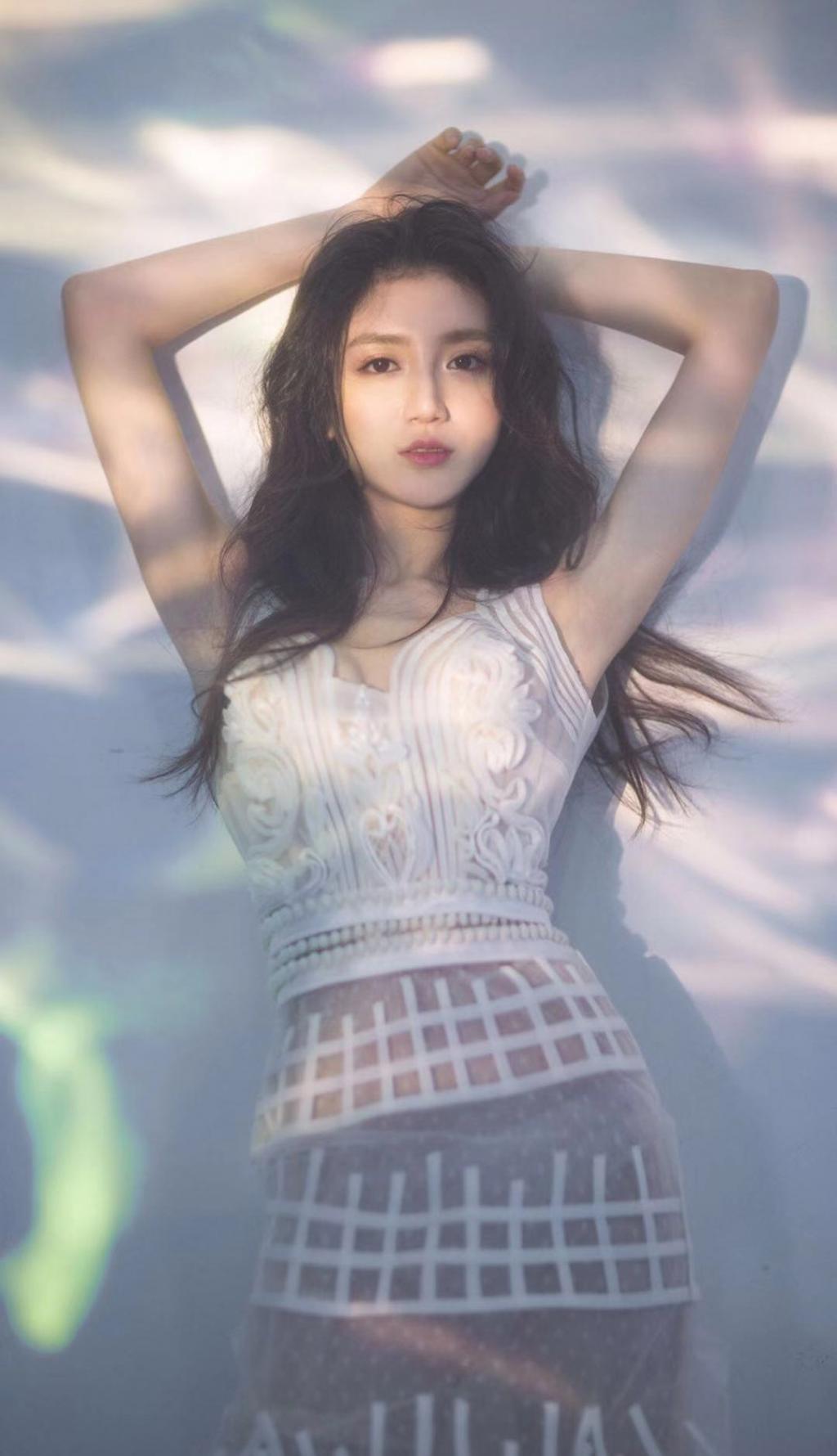 性感美女的气质迷人写真