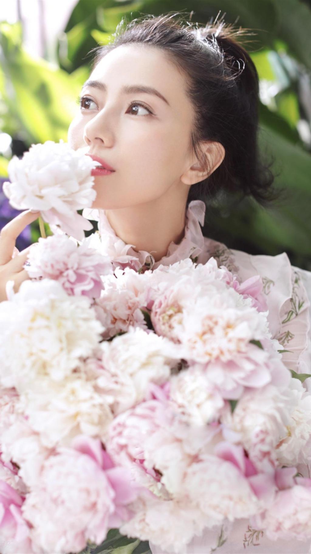 高圆圆演绎居家美娇娘