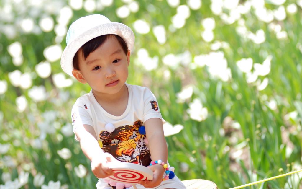 可爱宝贝户外摄影