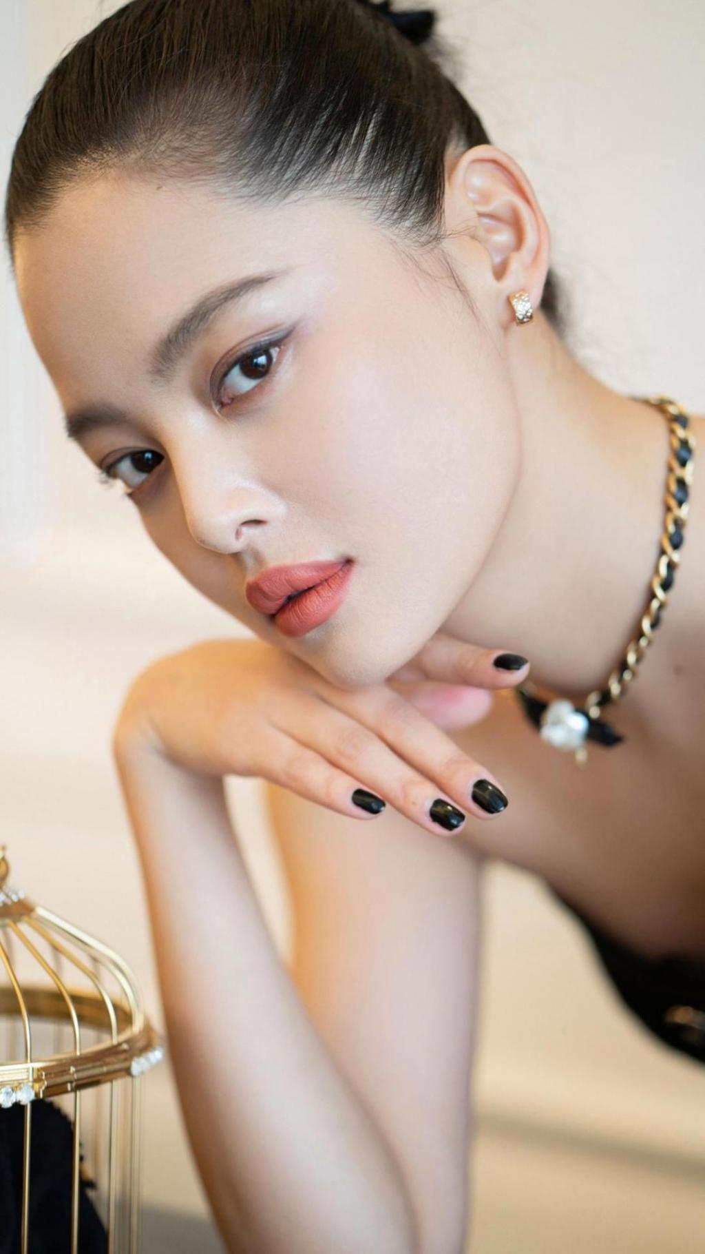 辛芷蕾性感优雅迷人写真