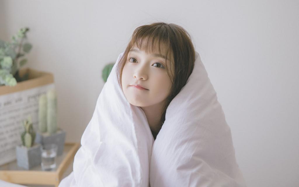 清纯养眼的长发美女写真