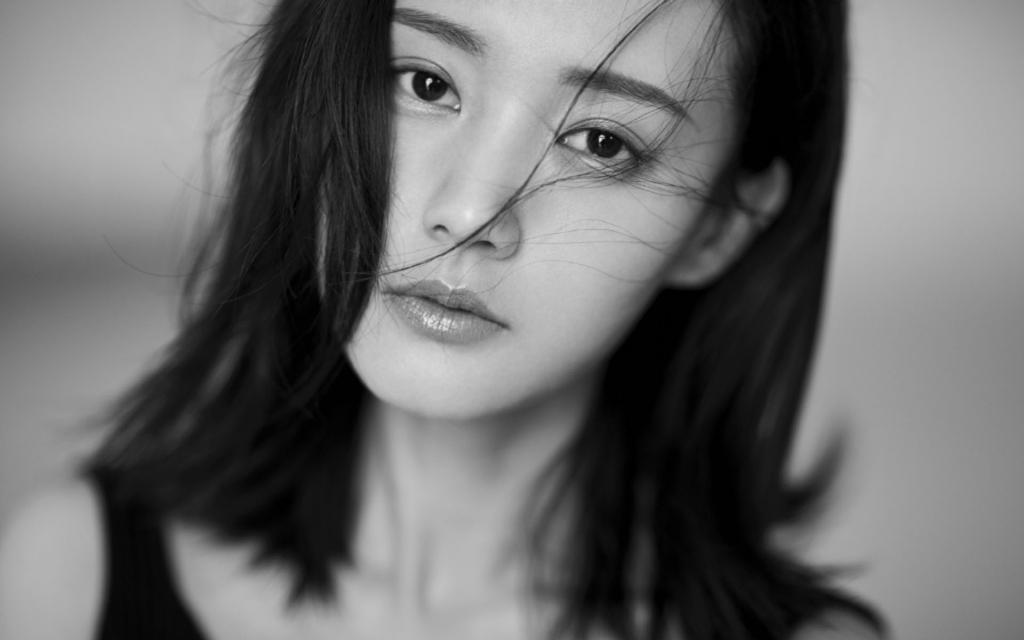 甜美黑白的李一桐