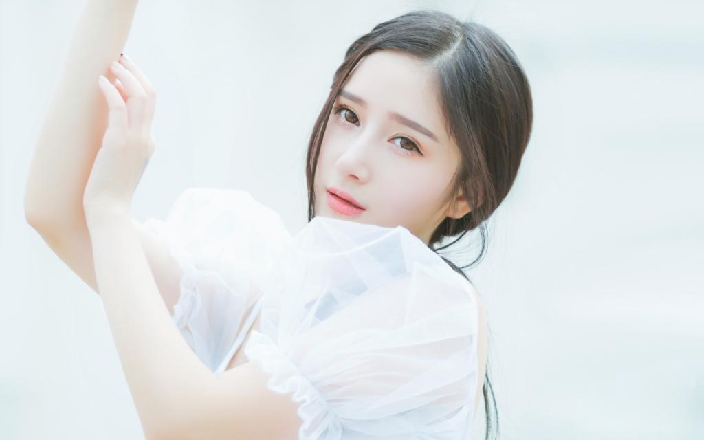 清新白衣女子