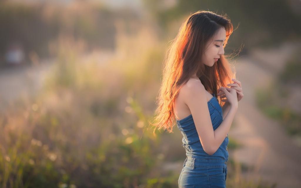 甜美美女野外写真