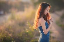 甜美美女野外写真