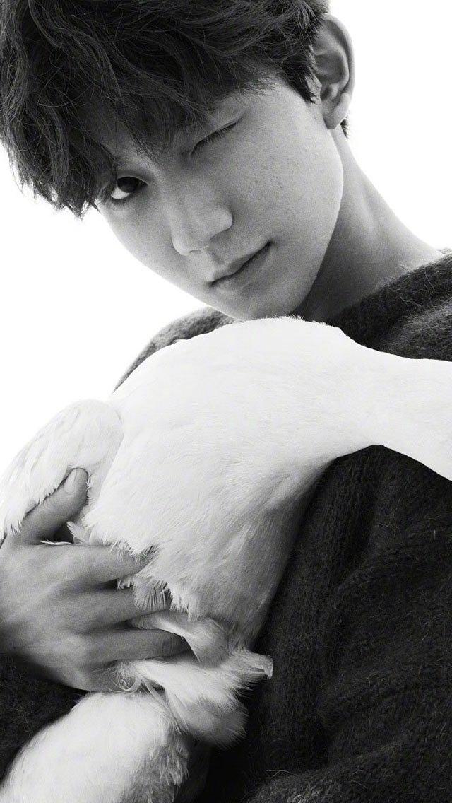 帅气小鲜肉王源时尚个性写真