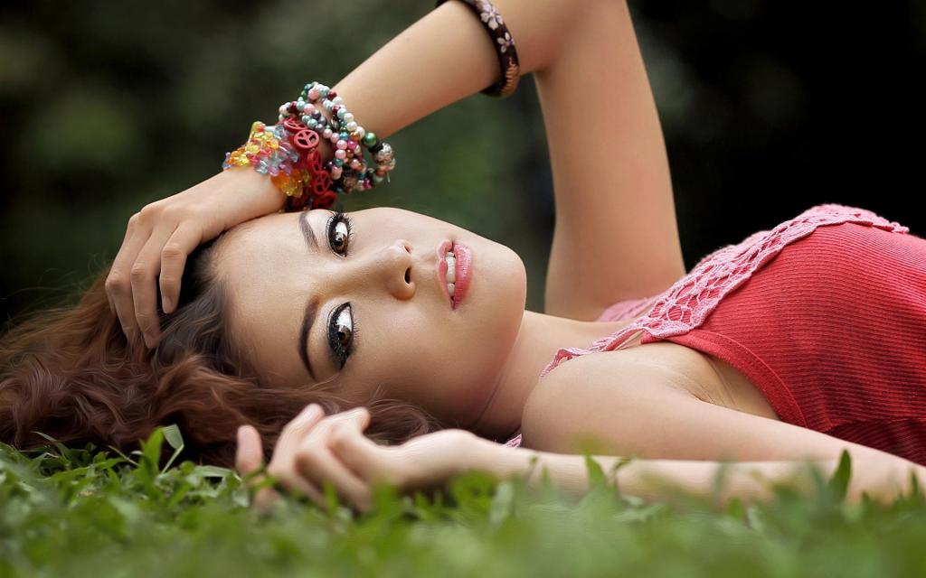 知性成熟有气质的亚洲美女写真