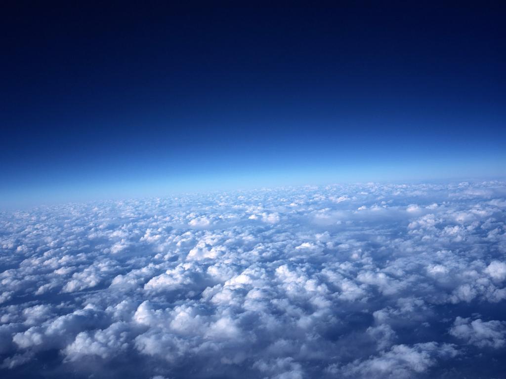 白云恋上了蓝天