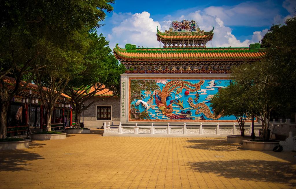 广州大型山水园林之南粤苑