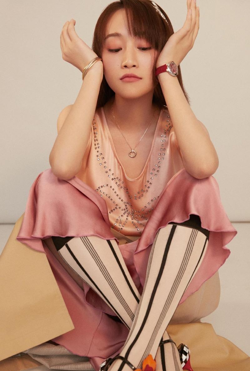 蓝盈莹短发时尚写真