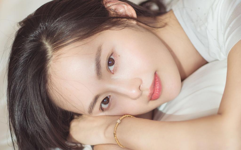 甜美可人的张嘉倪