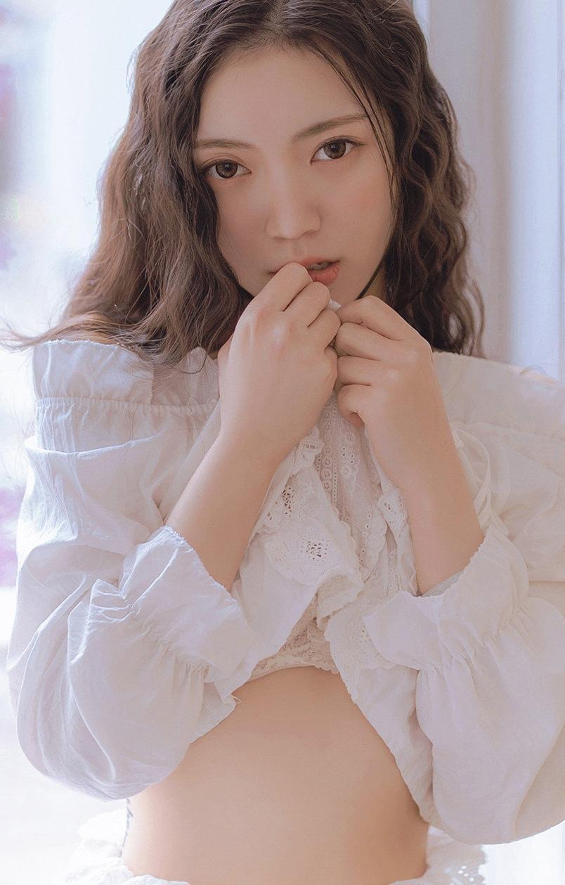 清纯美女唯美小清新性感露肩写真