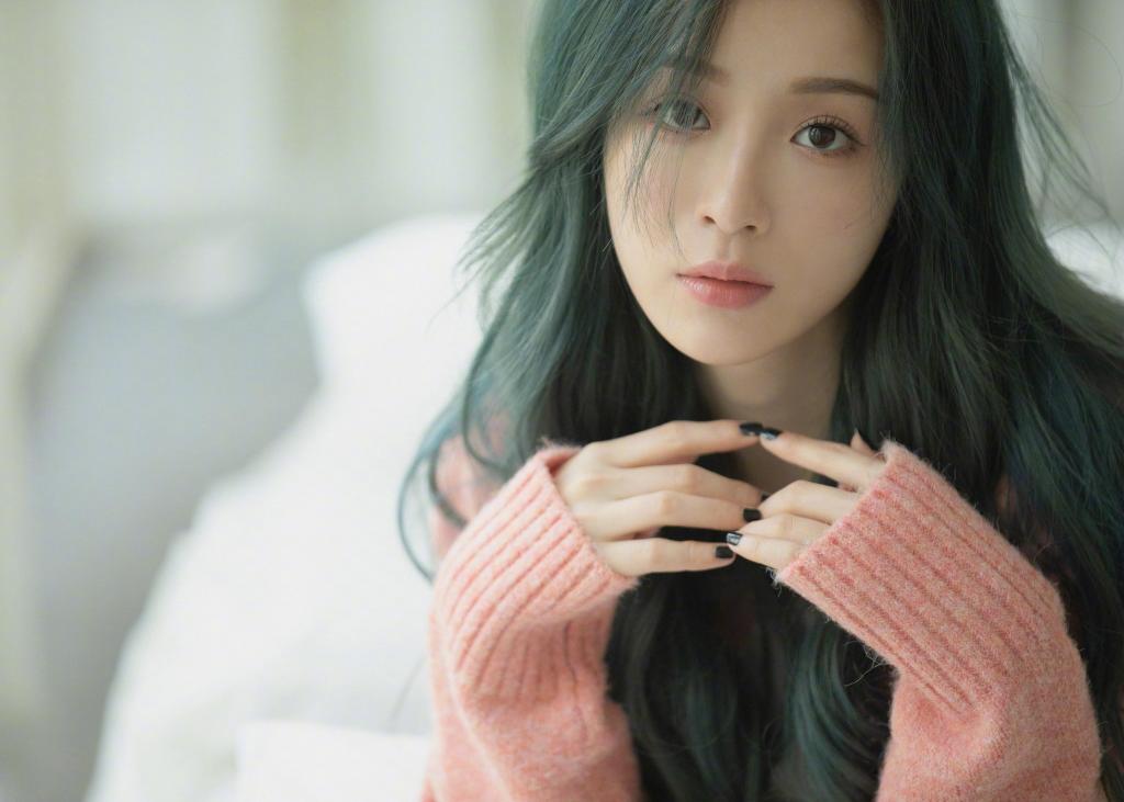 清纯长发美女迷人写真