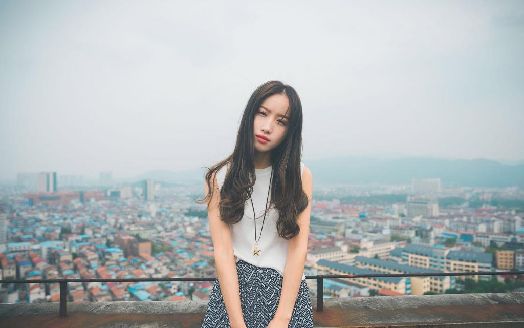 甜美气质俏皮少女元气天真白嫩阳光户外迷人写真