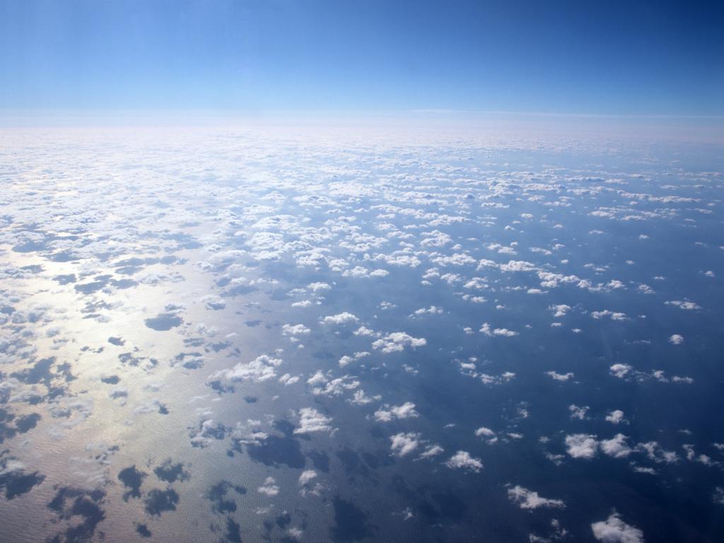 白云恋上了蓝天