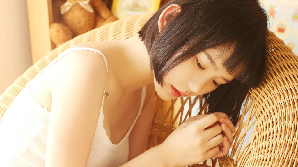 极品性感睡衣美女私房写真