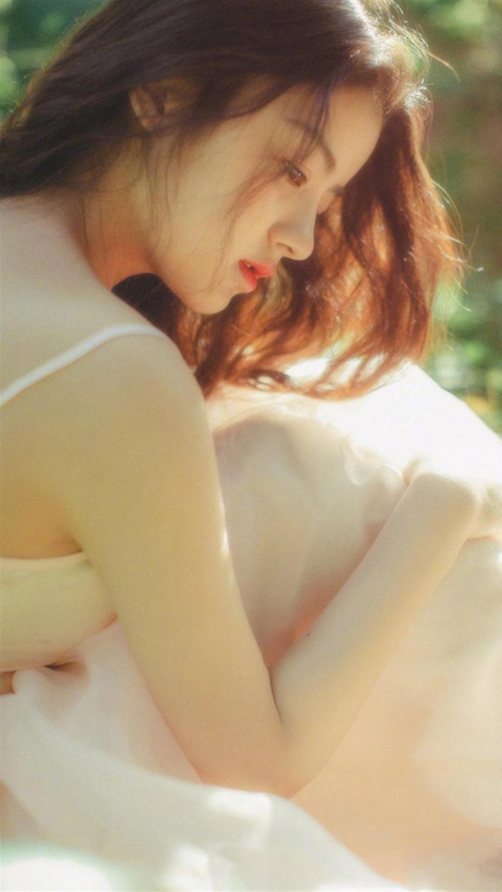 清新脱俗美女森林写真