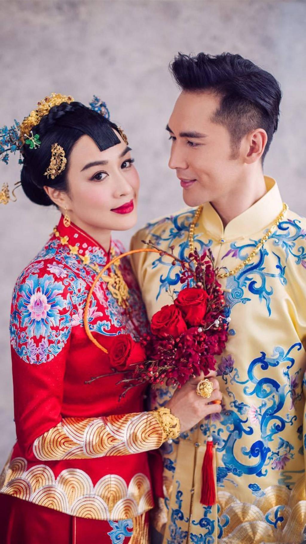 钟丽缇张伦硕中式婚照