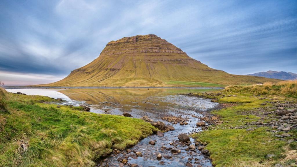 冰岛基尔丘山唯美自然风景图