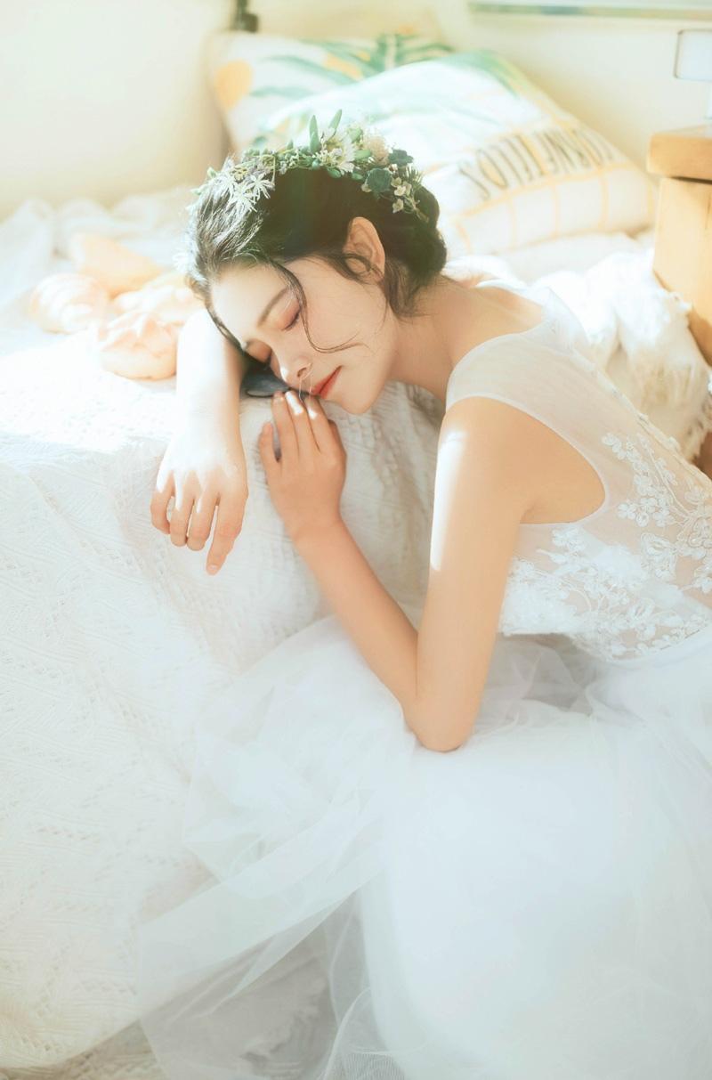 白色婚纱美女梦幻写真