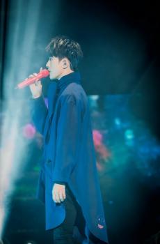 咪咕音乐盛典易烊千玺帅气写真-2