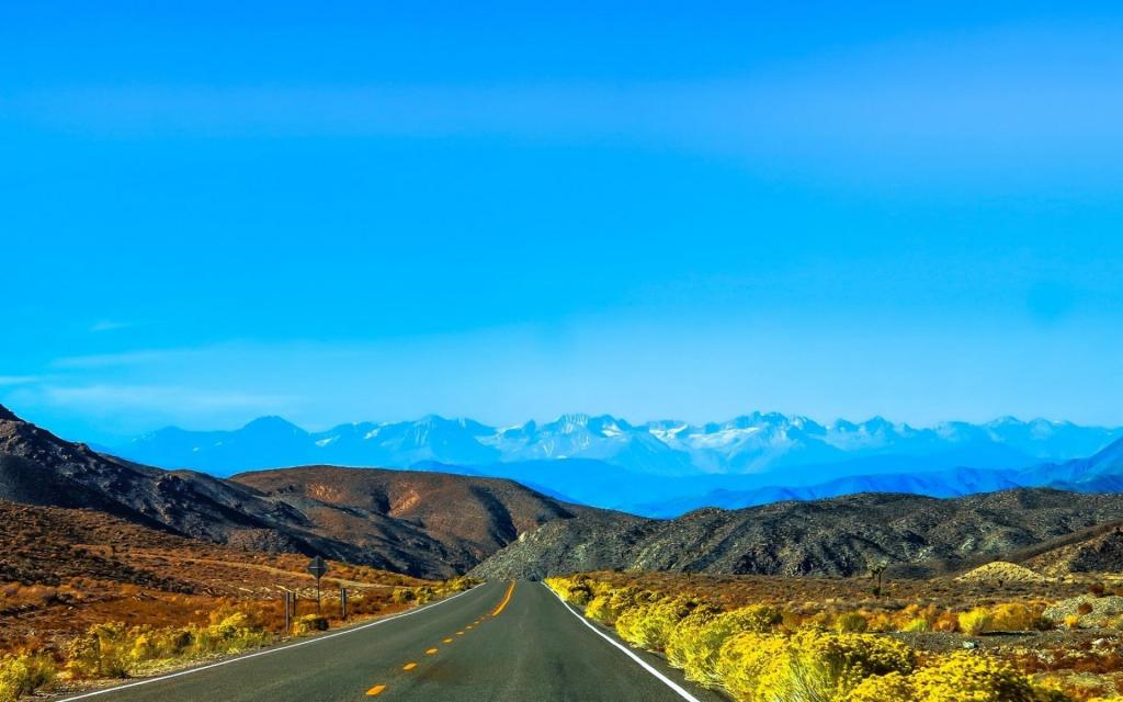 清新迷人的道路风光