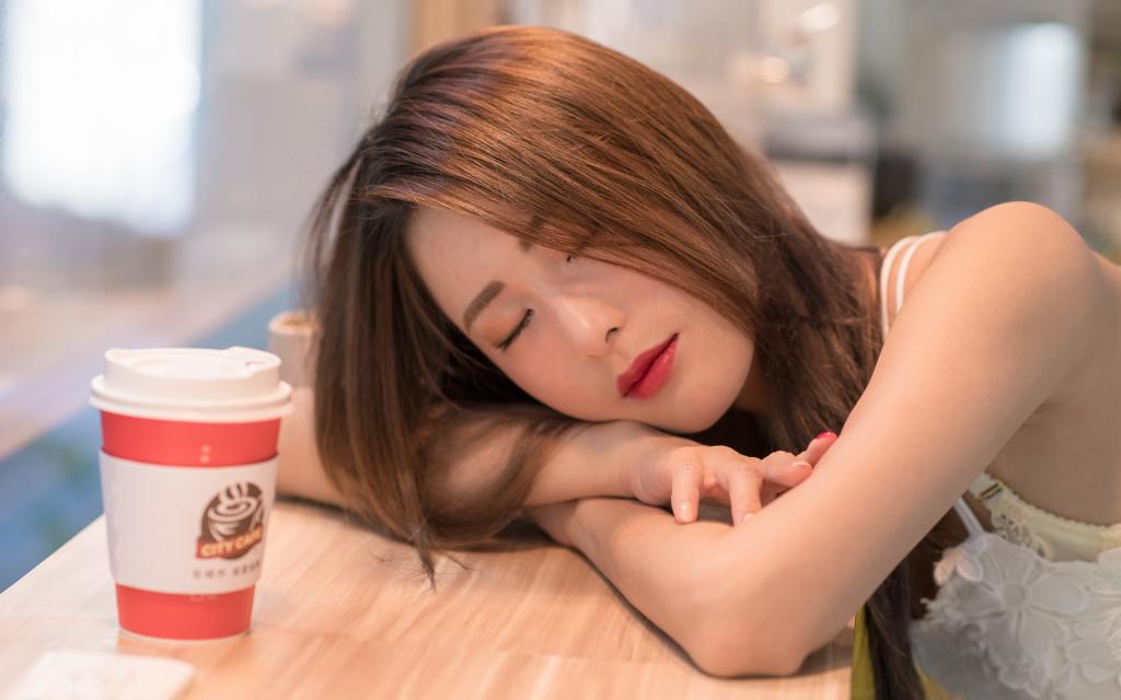 清新温柔的妩媚女生写真