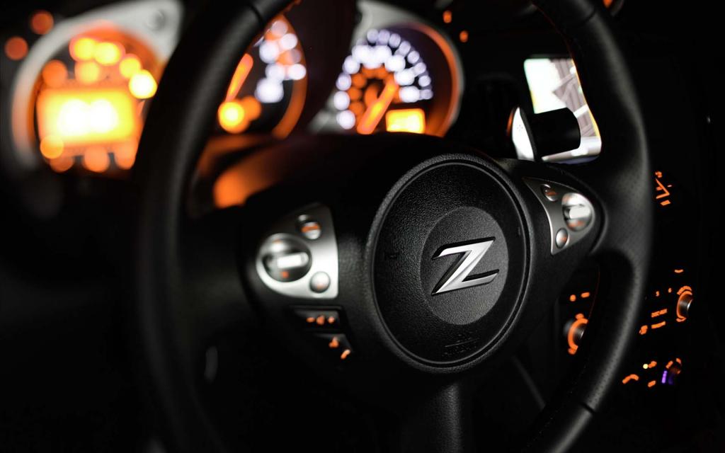 帅气日产370z跑车