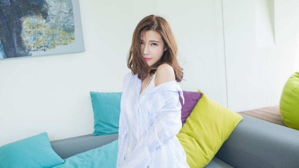 养眼气质美女私房写真