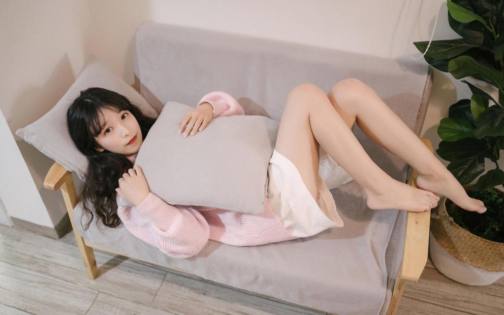 白嫩元气甜美少女私房青春写真