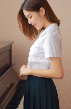长腿学生妹美女性感写真-4
