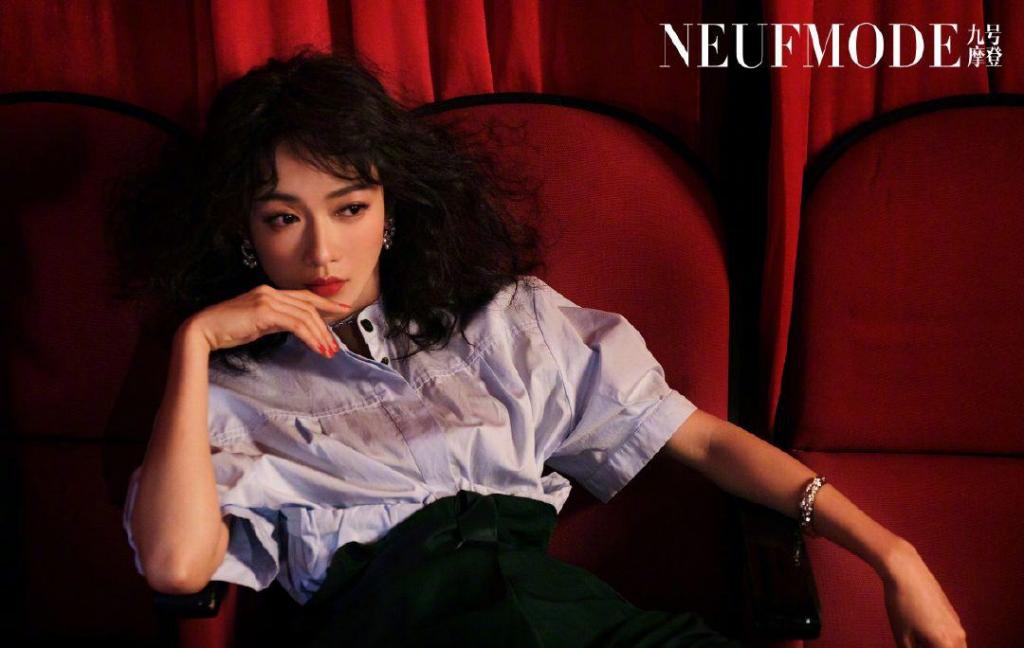 时尚女神吴谨言爆炸头魅力写真