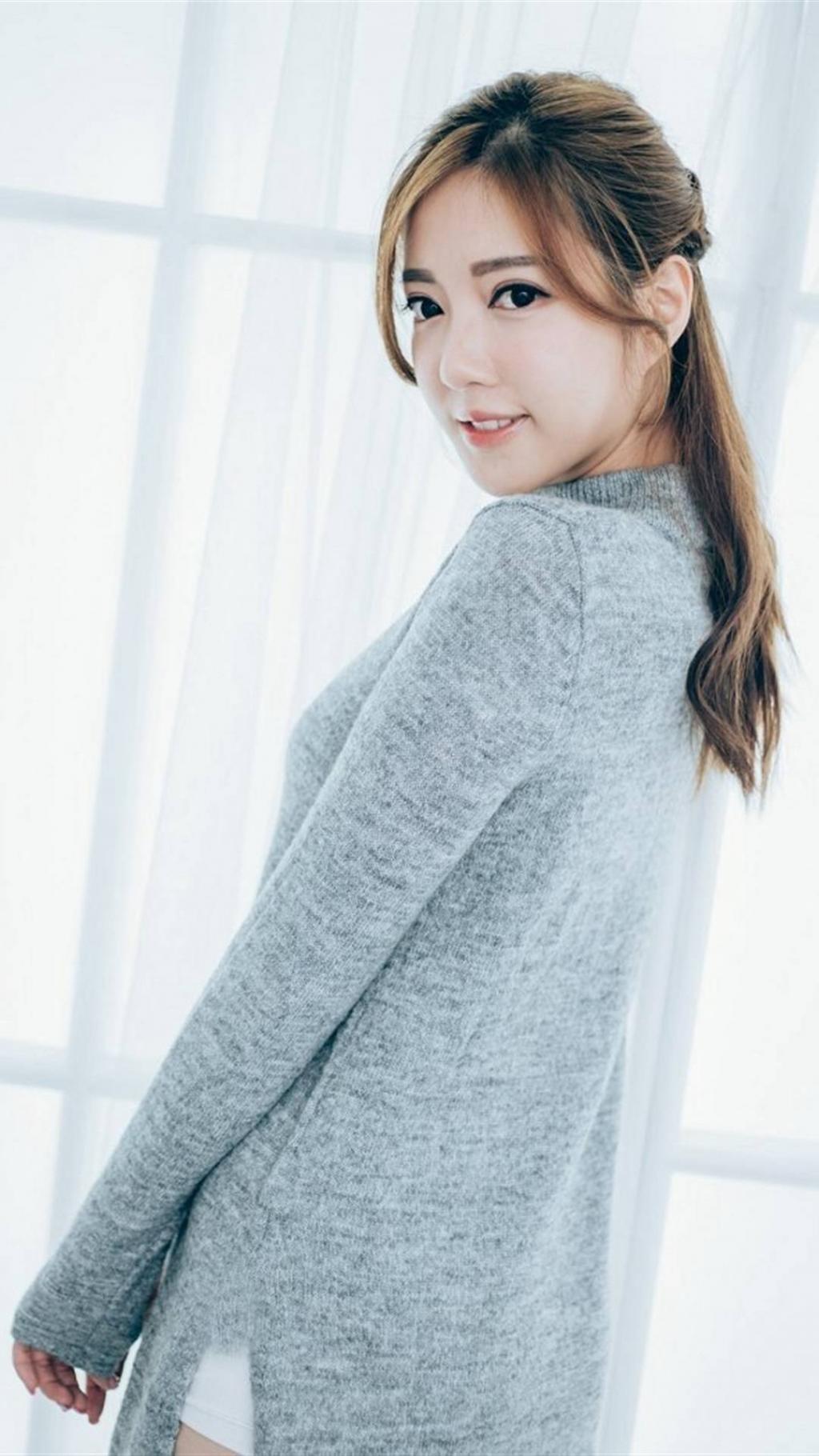 毛衣白丝小性感美女写真